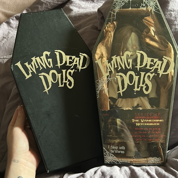 living dead dolls series 17 urban legends vanishing hitchhiker - Picture 2 of 3